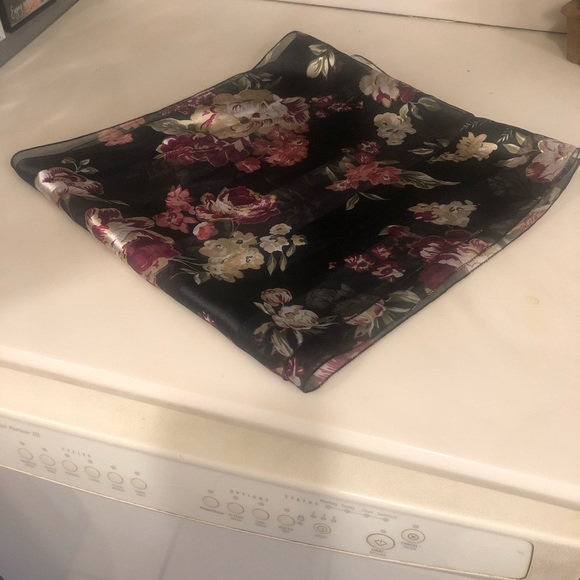 Silk flowered scarf - Picture 2 of 2